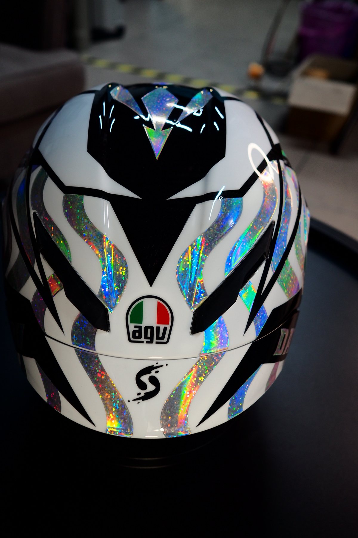 Overhead view of the crown showing the holographic shards over the carbon-look vents