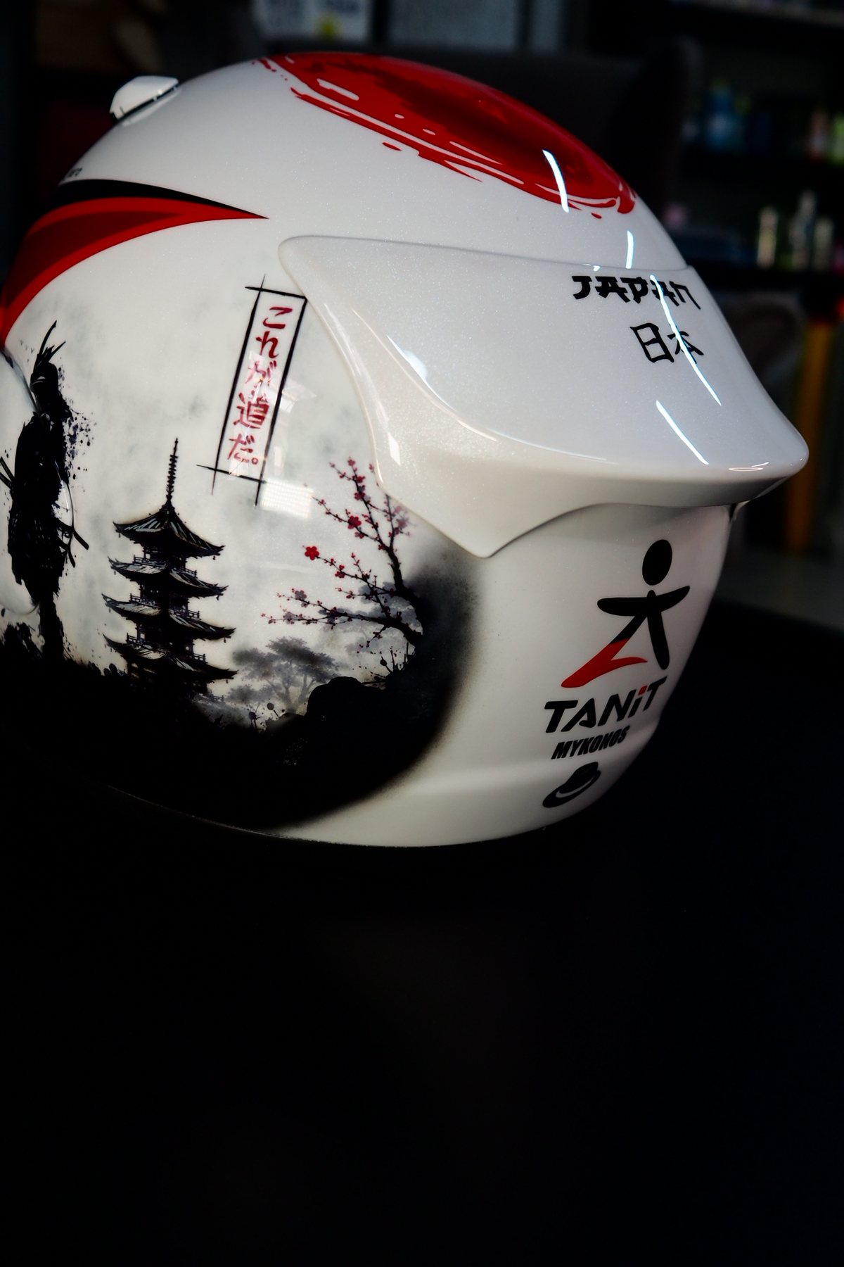 Rear view with the samurai and pagoda silhouettes and vertical Japanese lettering