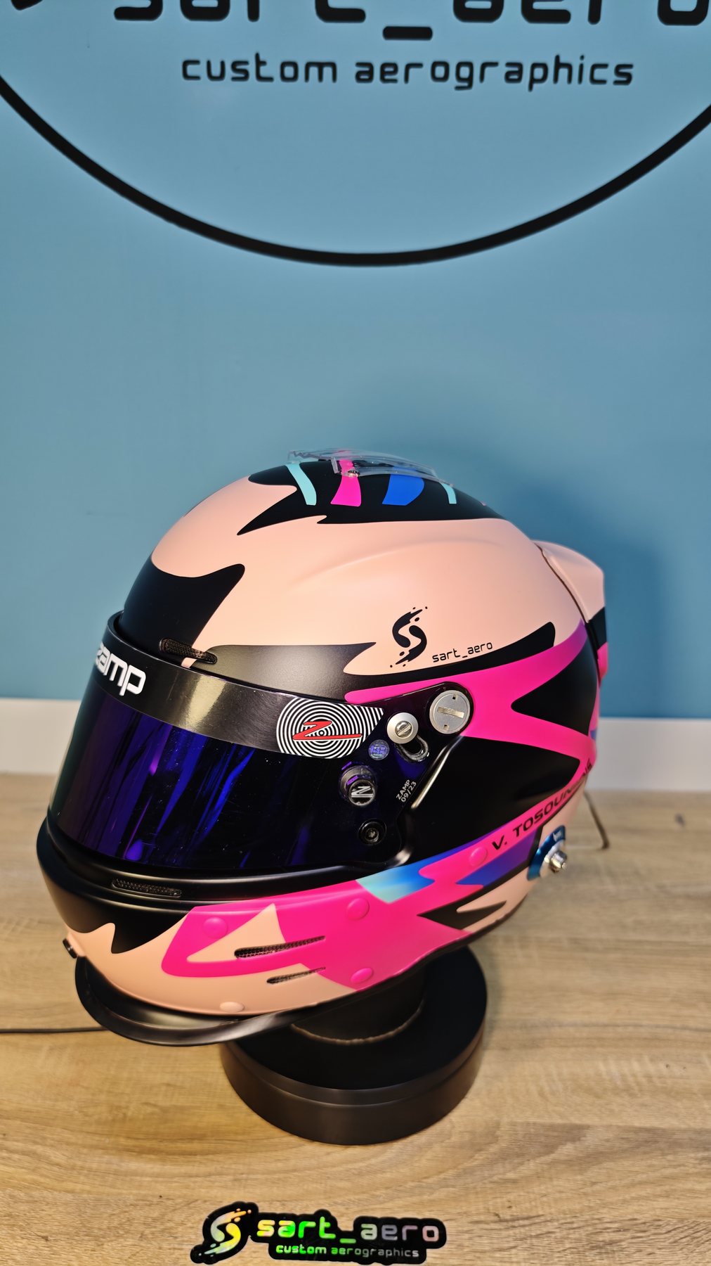 The Kart 1 helmet on its stand with the dark blue mirrored visor closed